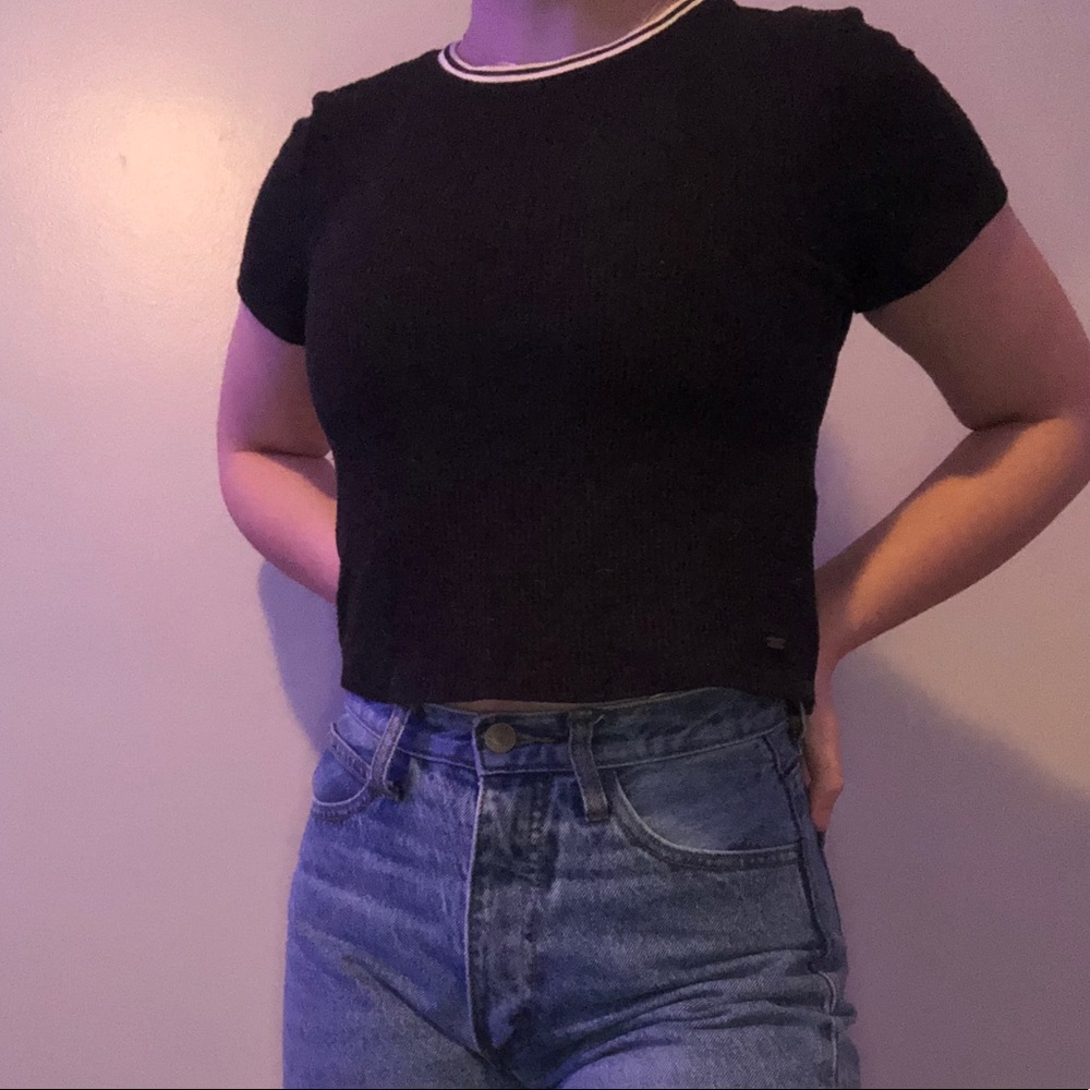 Black hollister crop top